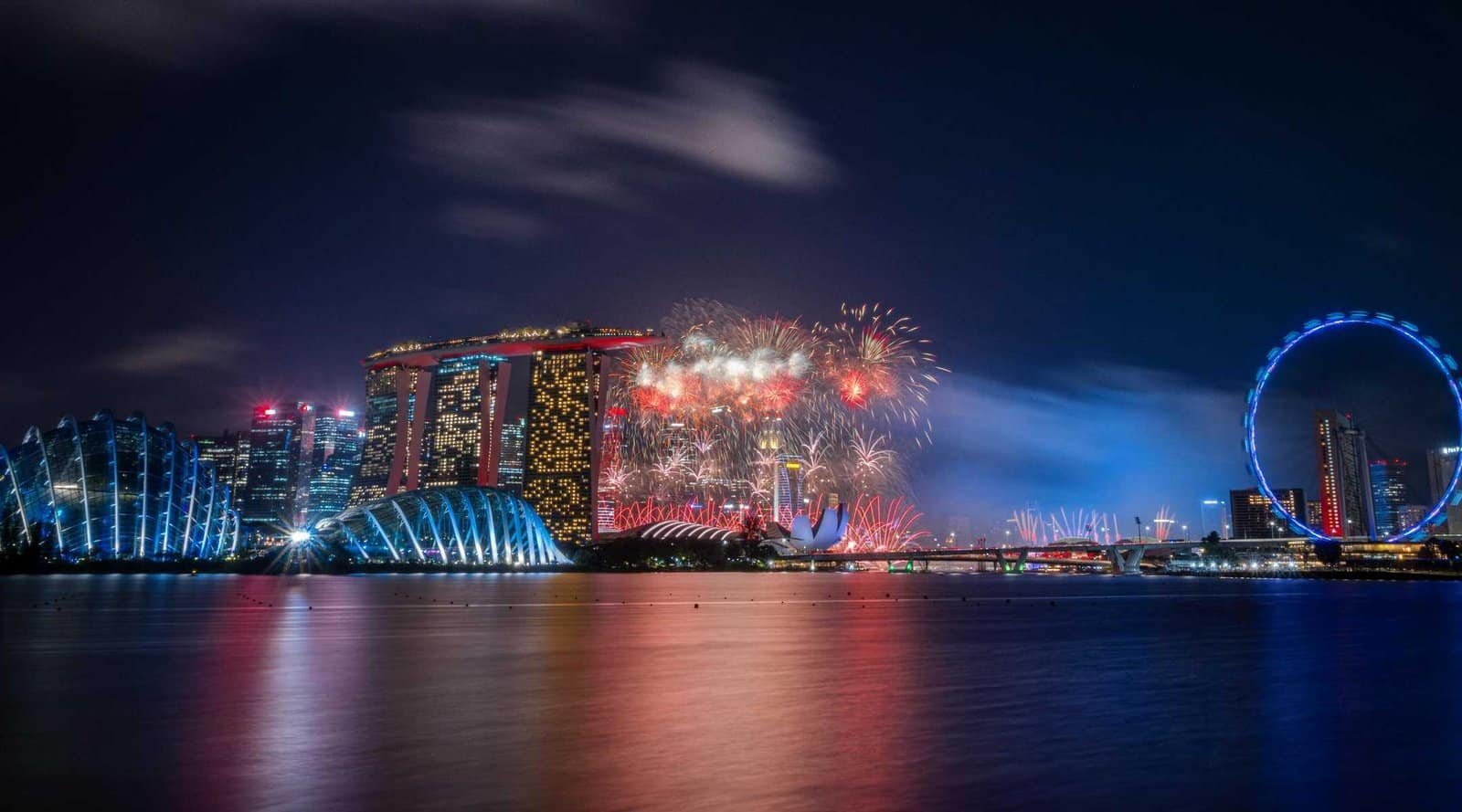Illuminated Marina Bay Sands and the Singapore Flyer